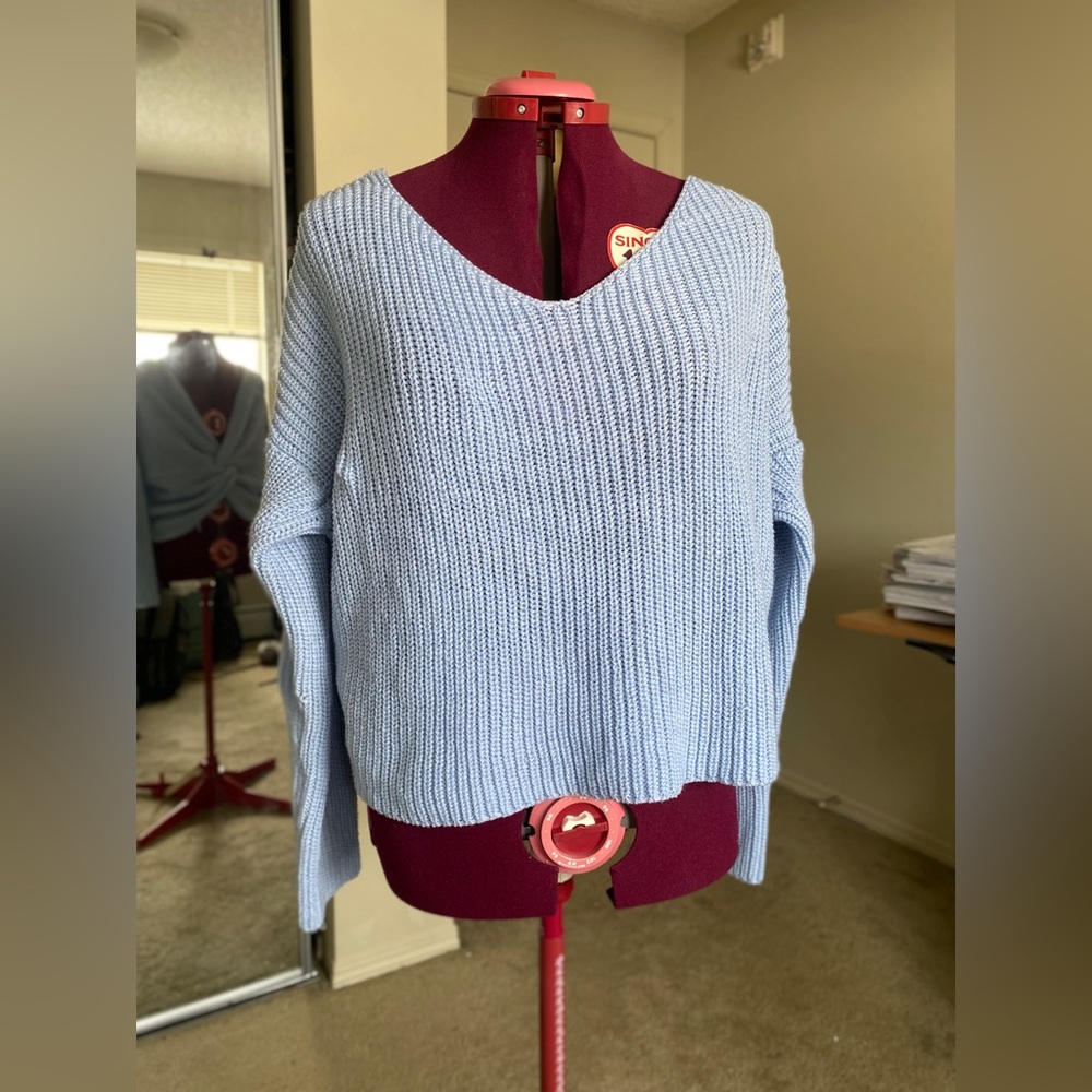 Low back knit long sleeve sweater